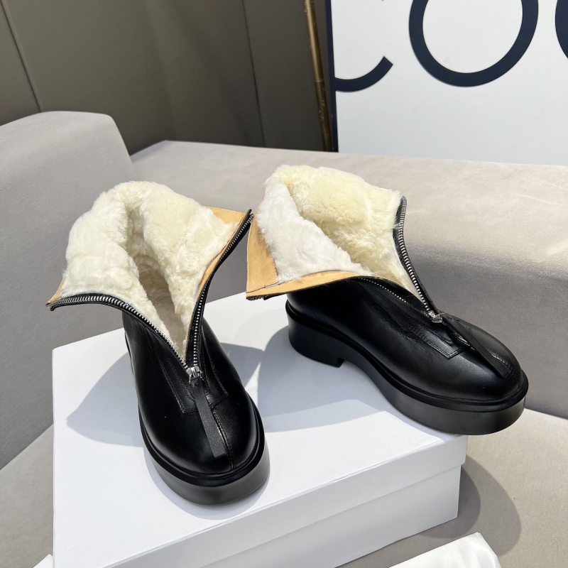 The R0w boots